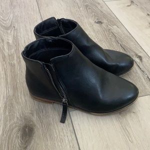 Girl black booties